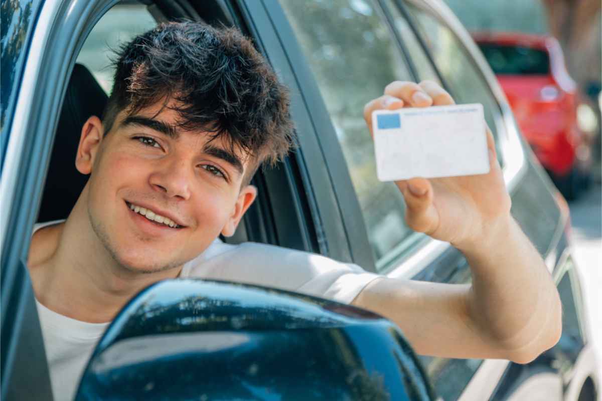 Età per il noleggio auto in Islanda: requisiti minimi e regole nel 2025