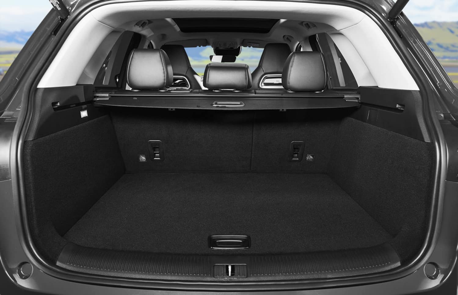 MG EHS. Noleggia questo SUV in Islanda per una guida fluida sulla strada ad anello e nelle strade cittadine, con chilometraggio illimitato e trazione anteriore per diversi tipi di terreno.