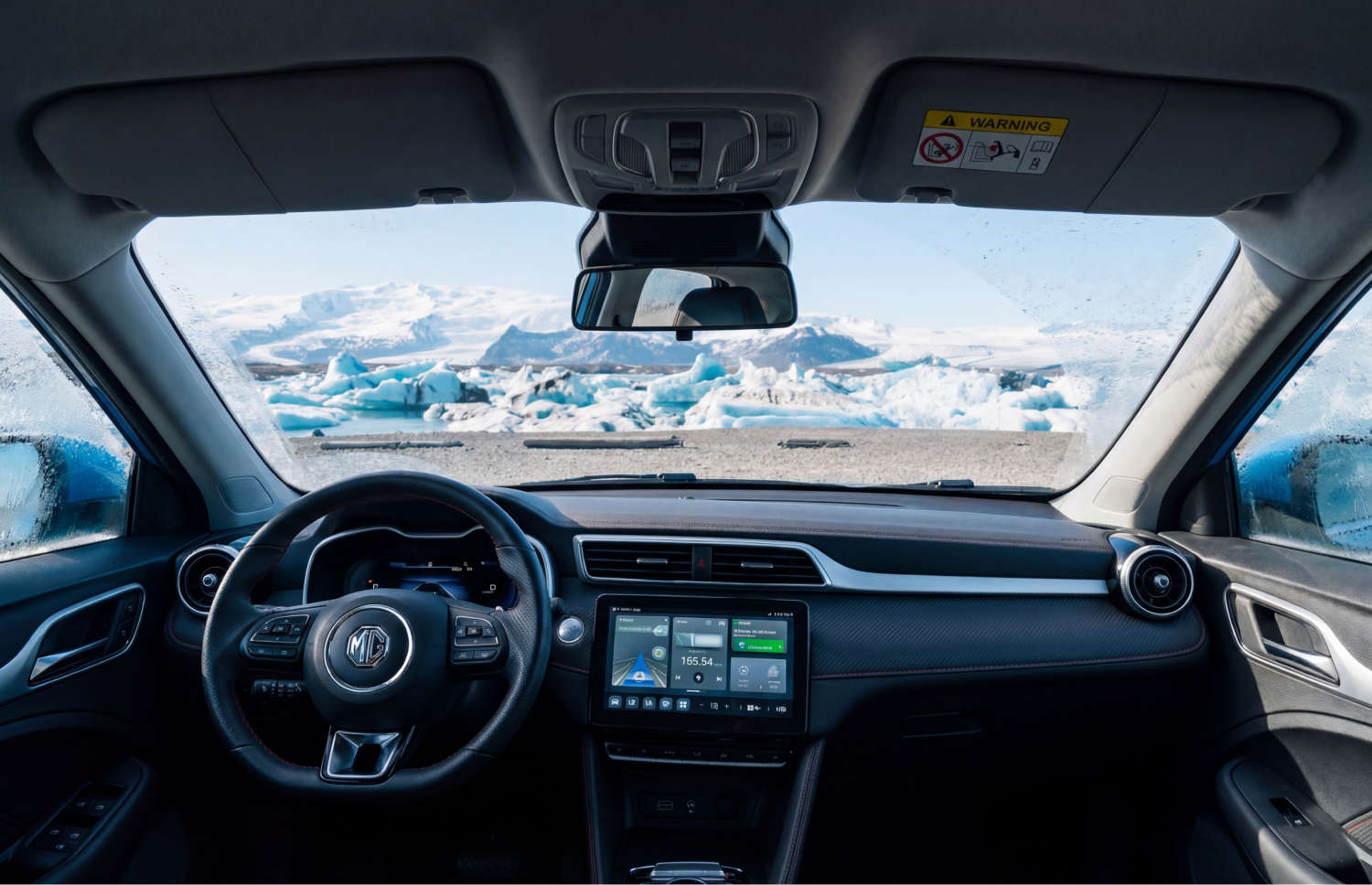 MG ZS . Noleggia questo SUV in Islanda per una guida fluida sulla strada ad anello e nelle strade cittadine, con chilometraggio illimitato e trazione anteriore per diversi tipi di terreno.