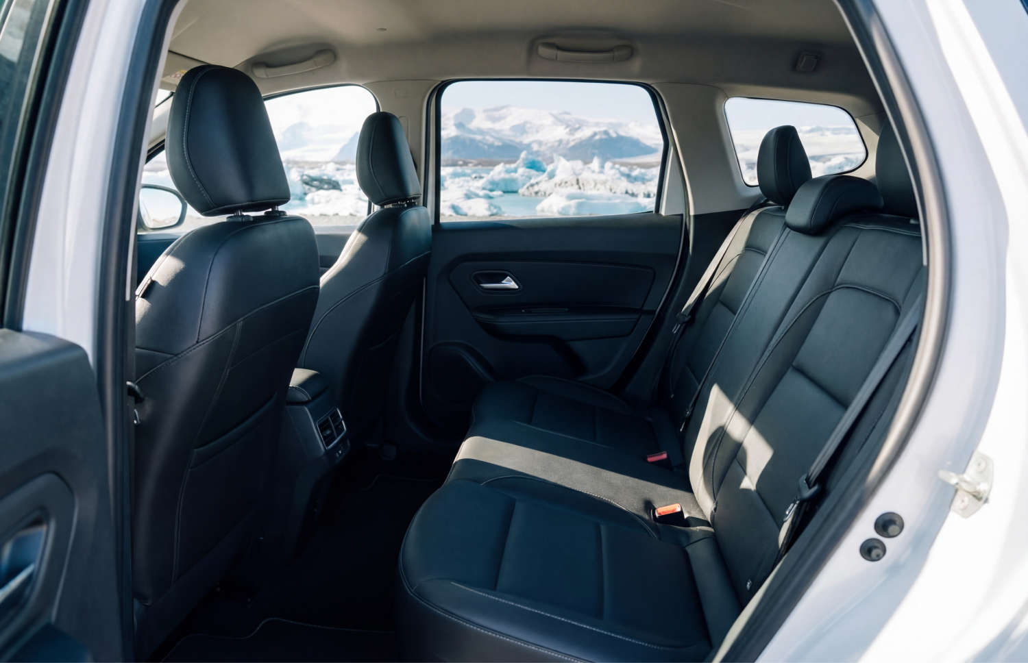 MG ZS . Noleggia questo SUV in Islanda per una guida fluida sulla strada ad anello e nelle strade cittadine, con chilometraggio illimitato e trazione anteriore per diversi tipi di terreno.