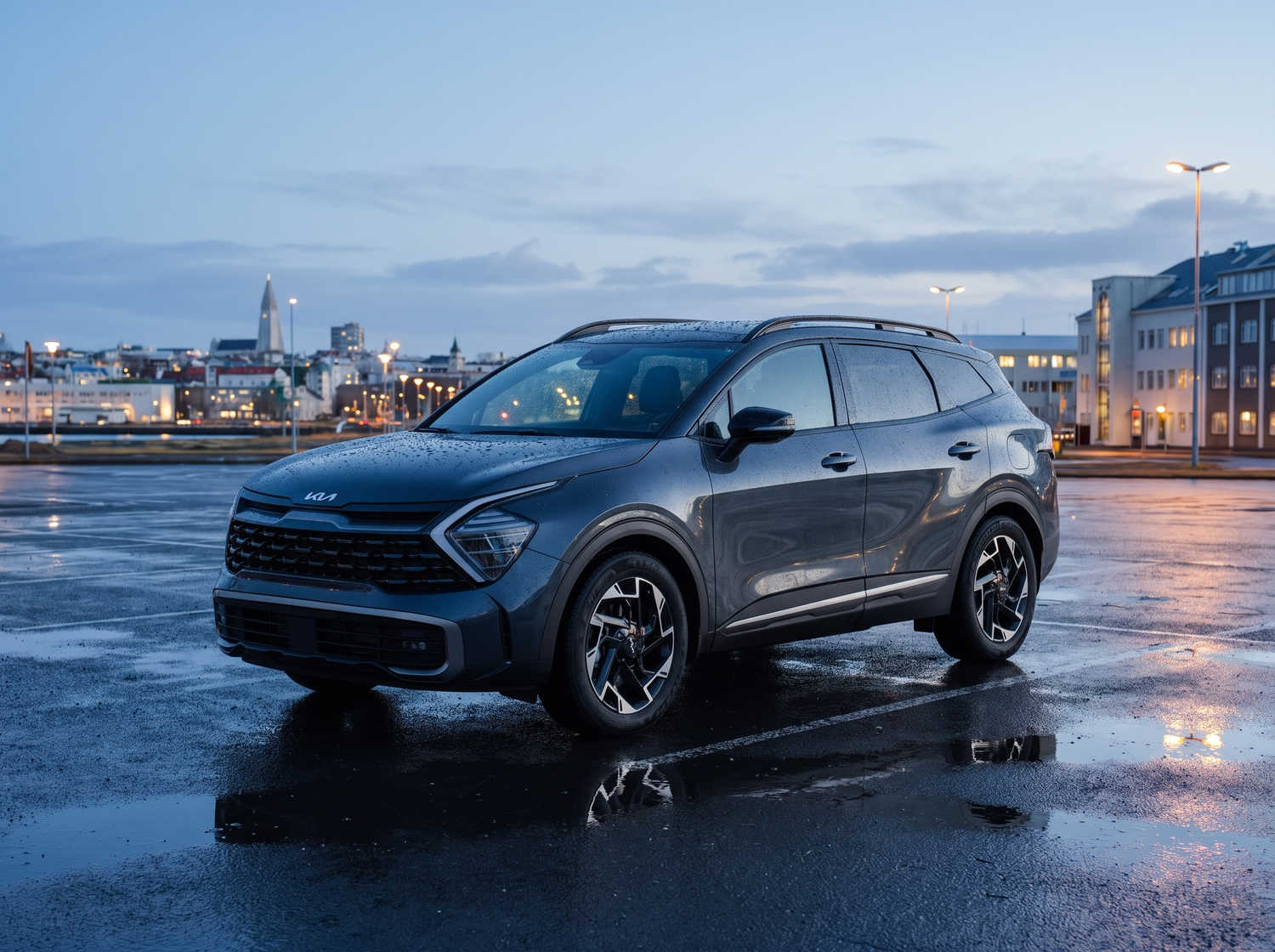 Kia Sportage. Un'auto a noleggio spaziosa in Islanda, progettata per affrontare il clima islandese e percorrere le strade sterrate con il massimo comfort, offrendo ampio spazio per passeggeri e bagagli.