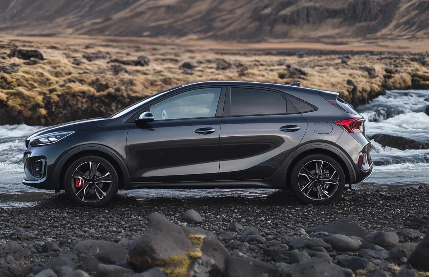 Kia Cee’d hatchback grigia scura con cambio manuale, GPS, retrocamera e sedili riscaldati; perfetta per 5 passeggeri e 3 bagagli in Islanda.