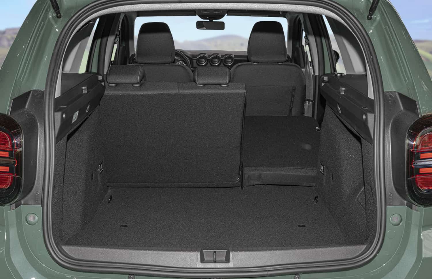 Dacia Duster. Un veicolo a noleggio affidabile in Islanda, progettato per la guida off-road e su strade sterrate, ideale per esplorare zone remote e affrontare le condizioni climatiche islandesi.