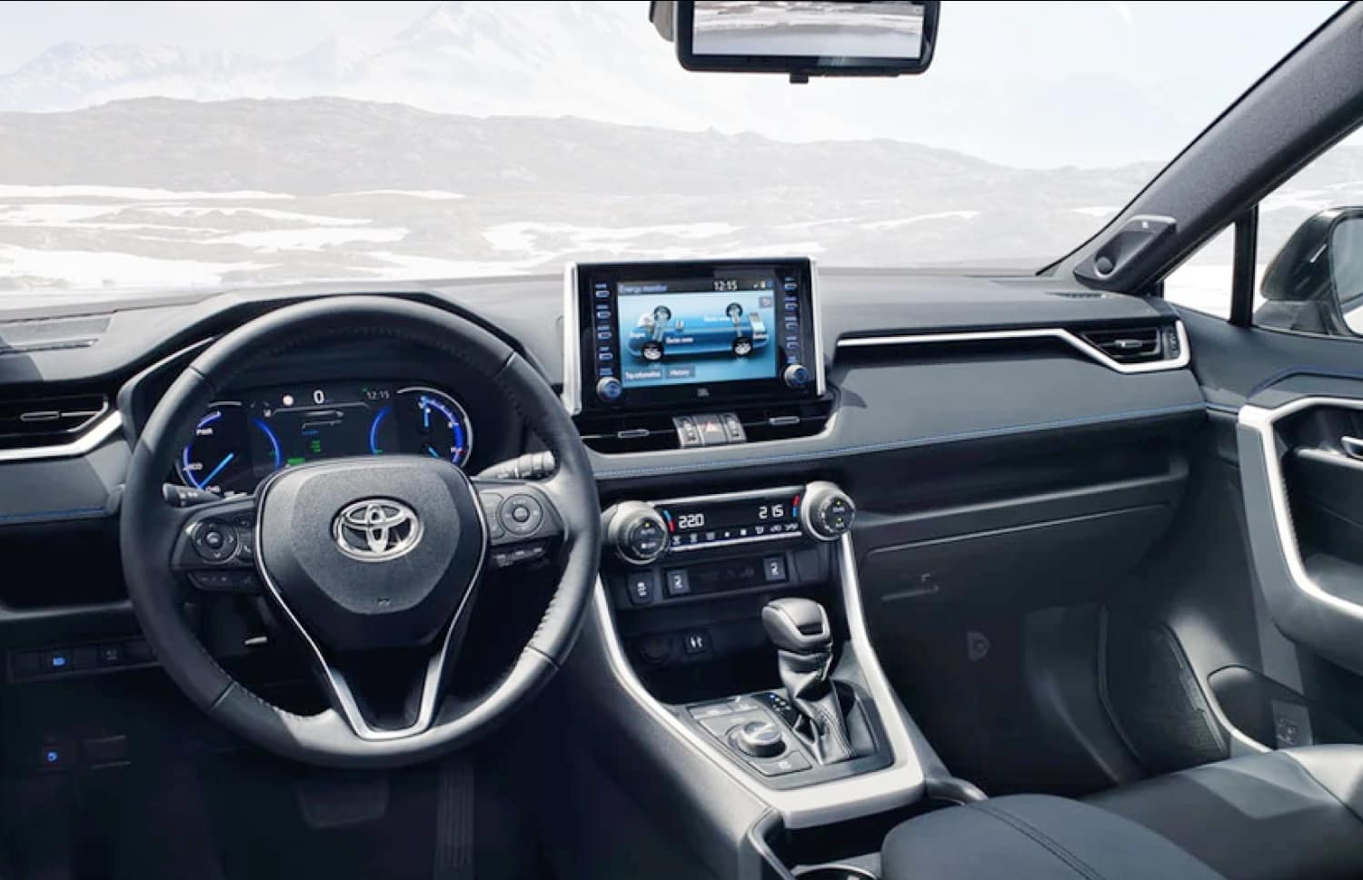 Toyota RAV4. Un SUV a noleggio robusto, ideale per esplorare i terreni accidentati dell’Islanda, comprese le strade di montagna, le strade F e le aree remote, con assicurazione contro i danni da collisione per una maggiore tranquillità.