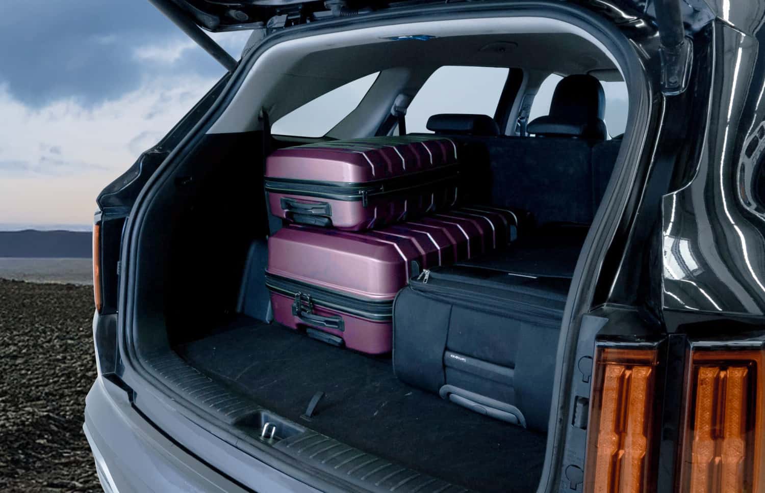 Kia Sorento. Un veicolo a noleggio 4x4 spazioso e affidabile in Islanda, progettato per una guida fluida su strade sterrate, percorsi F e terreni all’aperto, con ampio spazio per passeggeri e bagagli.