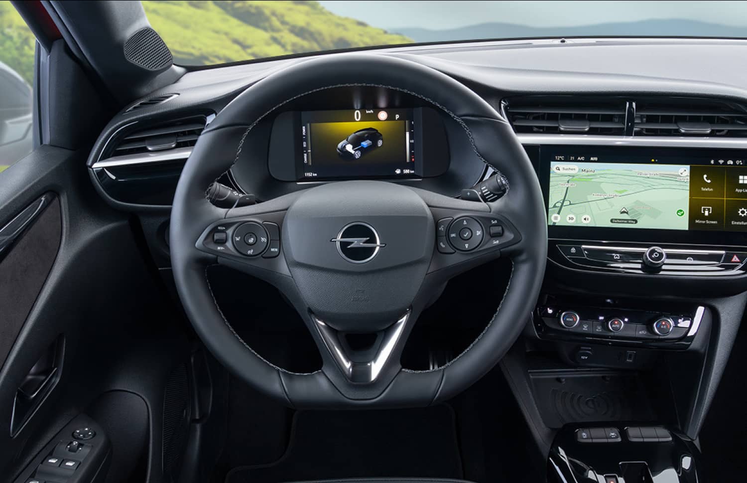 Opel Corsa elettrica blu con cambio automatico, 4 posti, auto ecologica con USB, Bluetooth e sedili riscaldati in Islanda.