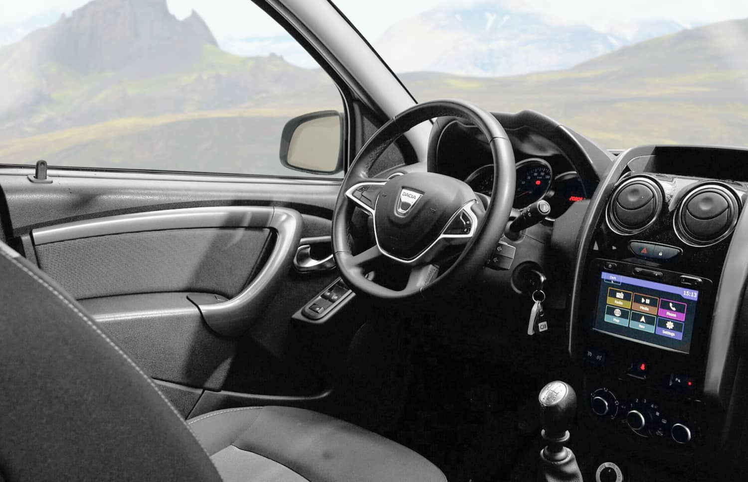 Dacia Duster usato. Un veicolo a noleggio 4x4 affidabile in Islanda, perfetto per la guida off-road sulle strade F islandesi, con chilometraggio illimitato per esplorare terreni difficili.